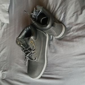 Boys boots black